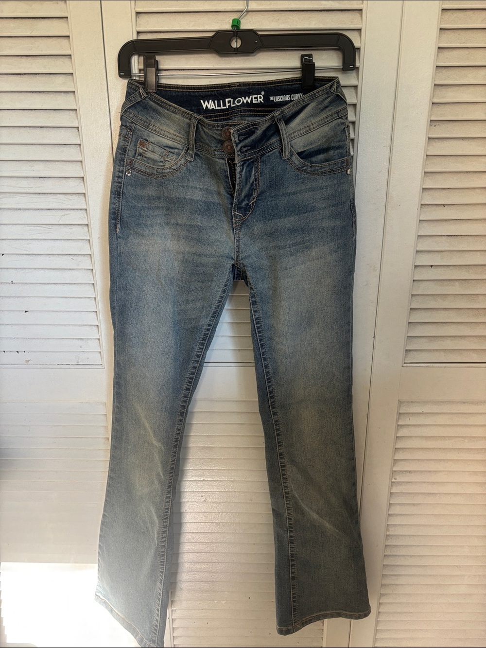 Wallflower Women's Light Wash Blue Bootcut Jeans